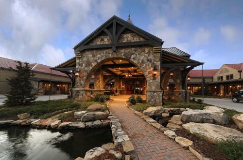 Buford Resort | Pet-Friendly Getaway at Lanier Islands Legacy Lodge