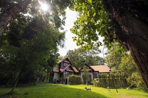 Mae Rim Villa | Cozy Lanna Charm Villa with Hot Tub in Maerim