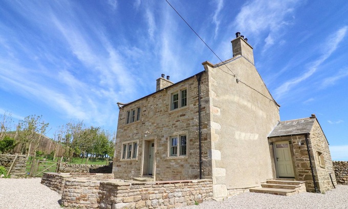 Fourstones Near Bentham Cottage | Family-Friendly Lanshaw House with Cozy Open Fire