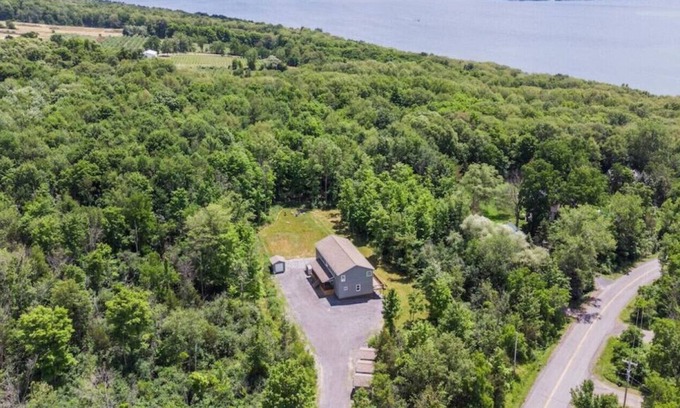Lansing House | Lansing upstairs 5 bedroom 3.5 bath · Sp · Spacious! Pool Table+Fire Pit
