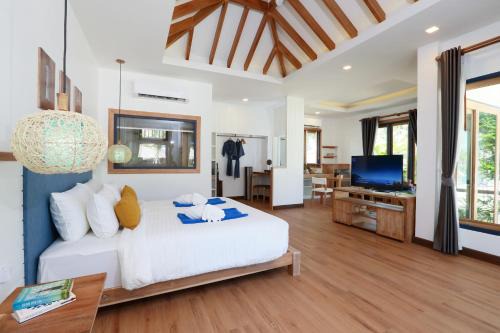 Ko Lanta Hotel | Experience Lanta Casa Blanca: Oceanfront Bliss Awaits