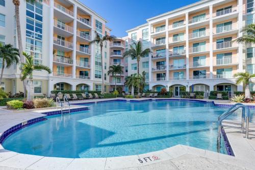 East Ocean Ave Apartment | Family-Friendly Lantana Condo with Hot Tub, Near Palm Beach