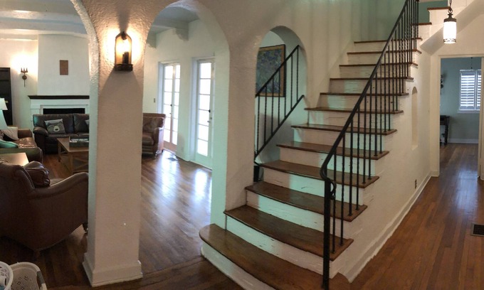 Whitfield House | Discover Lantana House: Pet-Friendly Retreat with Ocean Views
