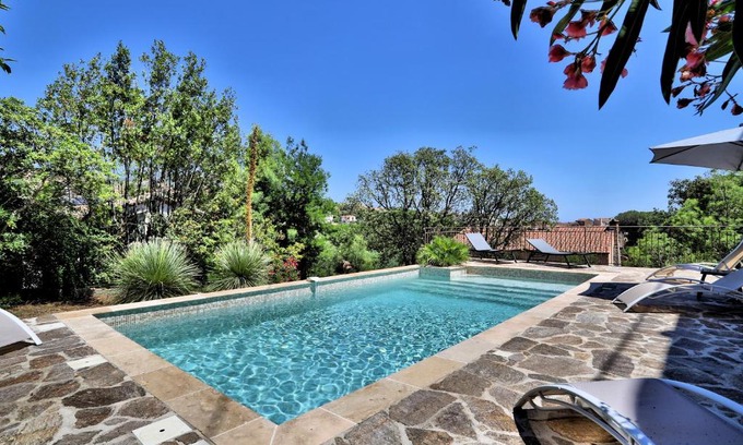 Bormes-Les-Mimosas Apartment | Oceanfront Lantana: 4-Star Stay with Spectacular Views