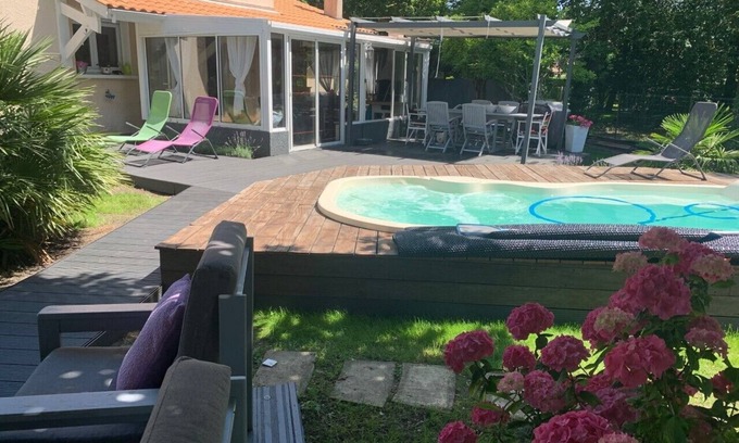 Lanton House | Relax in LANTON: 3-Bedroom Beach House with Heated Pool