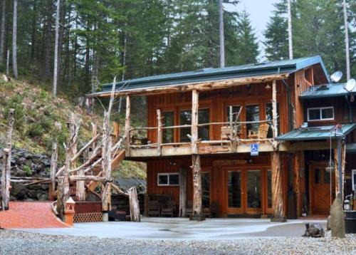 Saginaw Bed & Breakfast | Discover LANZAROTTA Bed and Breakfast - Rated 9.9/10!