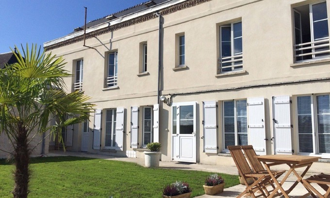 Laon Apartment | Relaxing Laon Studio "Les Lilas" with Private Spa & Garden