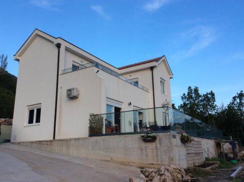 Lapcici Bed & Breakfast | Discover Lapčiči View: Oceanfront with Pool & Pet Friendly