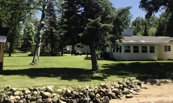 Side Lake House | Unforgettable Stay at Lap of Luxury on Little Sturgeon