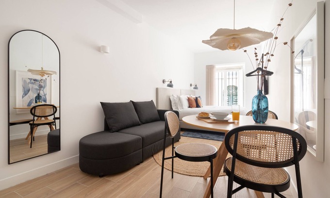 Santos Apartment | Lapa Diplomatic Flat 0.4 by Feel Lisboa