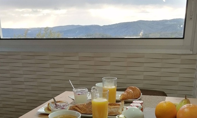 Lachapelle-Auzac House | Discover Lapausedegout: Eco-Friendly Retreat with Pool