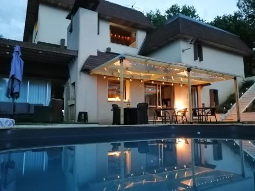 Lachapelle-Auzac House | Elegant LAPAUSEDEGOUT: Poolside Dining & Ocean Views