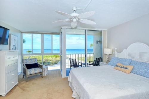 Longboat Key Apartment | Escape to LaPlaya 108B: Gulf Views & Beach Access