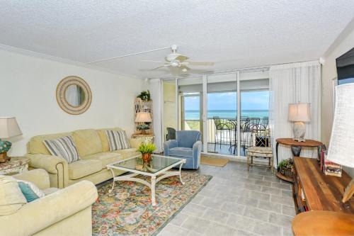 Longboat Key Apartment | LaPlaya 204D: Beachfront Escape with Private Access