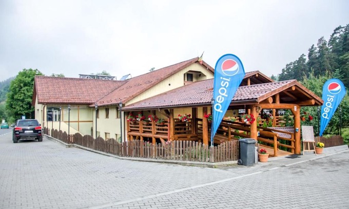 Cimpeni Bed & Breakfast | Cozy LaPociu: Family-Friendly with Restaurant Onsite