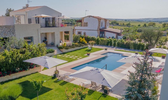 Altamura Bed & Breakfast | Relax at LaPortulaca: Oceanfront Retreat with Pool