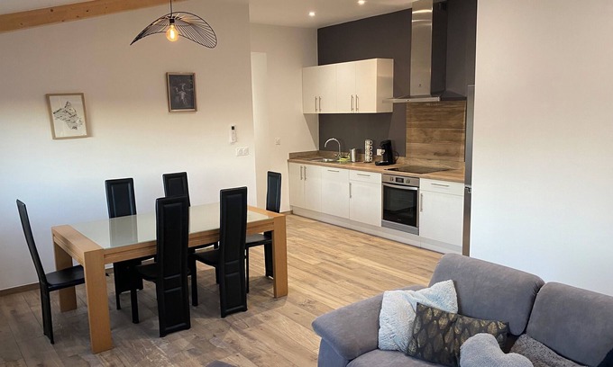 Bozouls Apartment | Discover Lappart de la Place: Family-Friendly Retreat