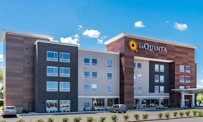 South Bend Hotel | Pet-Friendly Retreat at La Quinta Inn near Notre Dame
