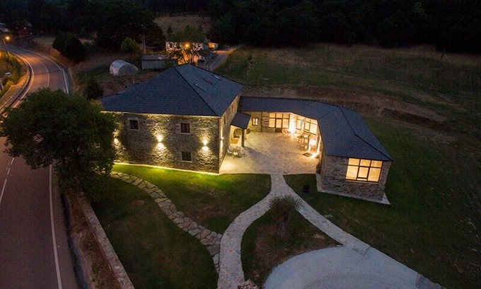 Meira House | Discover Lar de Donas: Rated 10/10 with Spa & Dining