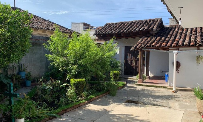 Del Cerrillo House | Colonial House with Garden in Downtown - Rated 10/10 by Guests