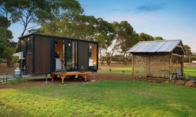 Purdeet House | Relaxing Retreat at Lara Grove Cottage with Kitchen Access