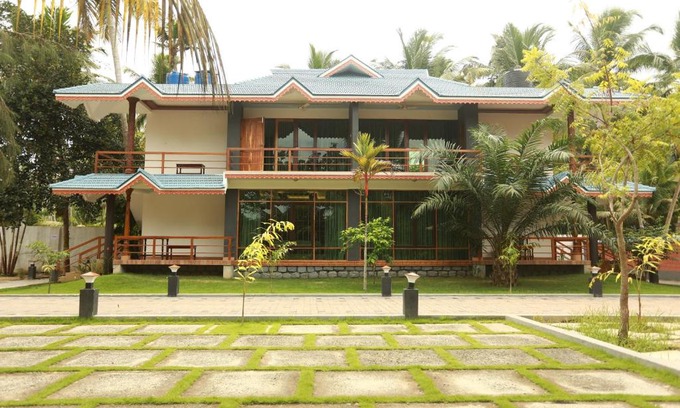 Poovar Hotel | Pet-Friendly Lara Lake View Resort with Spa & Restaurant