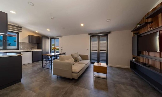 Eski Lara Apartment | Cozy Lara's Homes: Your Ideal 3rd Floor Retreat