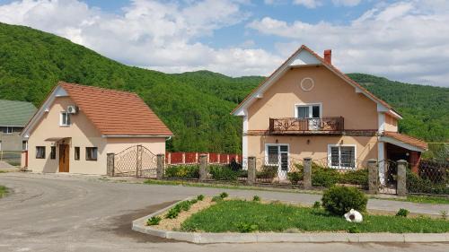 Solochyn House | Explore Lara: Pet-Friendly Stay with Top-Rated Comfort