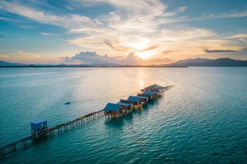 Sabah Bed & Breakfast | Experience Larapan Water Village Semporna with Ocean Views