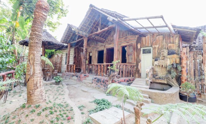 Kalirejo House | Discover Larasati Homestay: Your Budget-Friendly Getaway