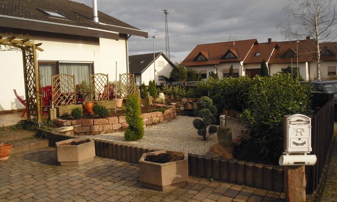 Neustadt-Geinsheim Apartment | Bright Apartment with Palatinate Forest Views & Family Amenities