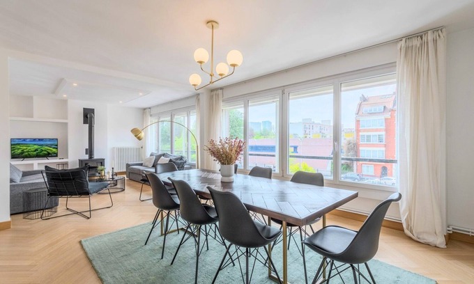 Saint-Maurice Pellevoisin Apartment | Spacious 4-Bedroom Apartment with Great Amenities Awaits