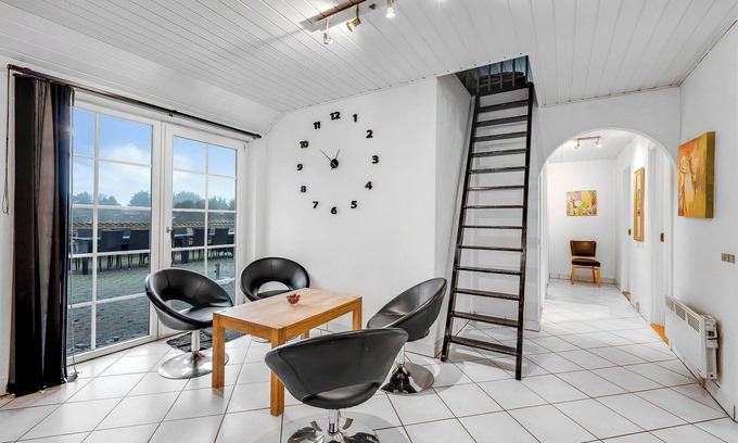 Lodbjerg Hede Cottage | Spacious 6-Bedroom Retreat in Scenic Ringkøbing