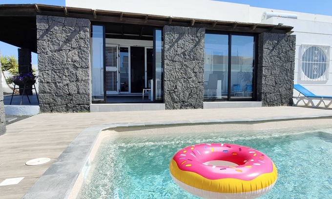 Playa Blanca Villa | Spacious Villa for 15 with Heated Pool in Playa Blanca