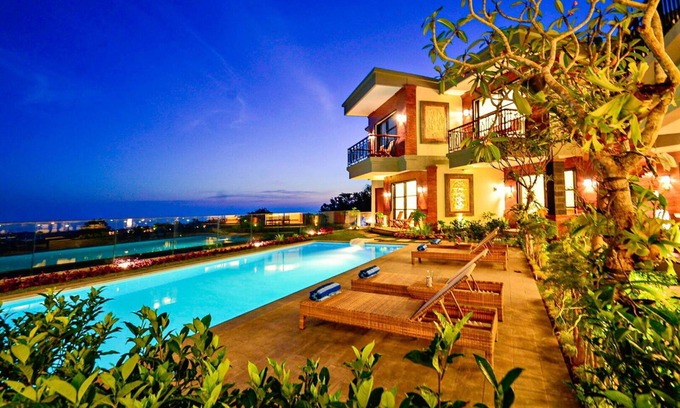 Pecatu Villa | Experience Ocean Views at the 15 BR Villa in Uluwatu