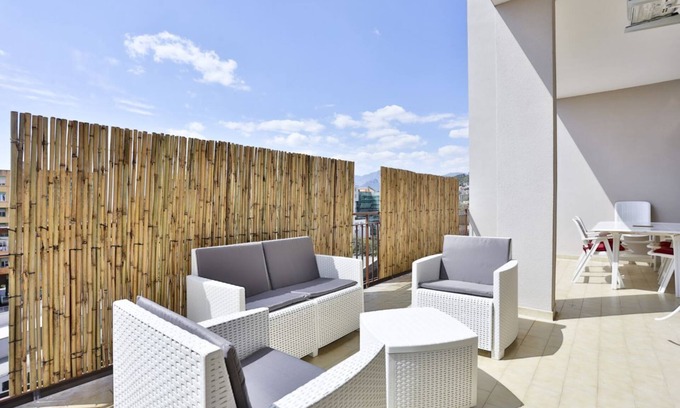 Salerno Apartment | Large 160 sqm apartment that can comfortably accommodate 8 people, thanks to three bedrooms, two bathrooms, two living rooms and a comfortable relaxation room. Two large terraces, one on each side of the apartment (about 20 sqm each), offer outdoor space