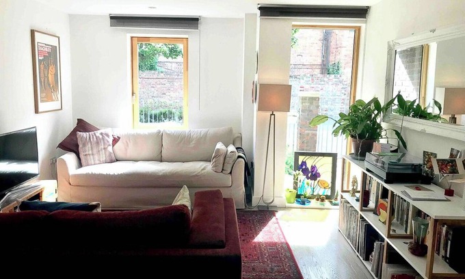 Haggerston Condo | Cozy 2-Bed Ground-Floor Flat in Hoxton with Patio
