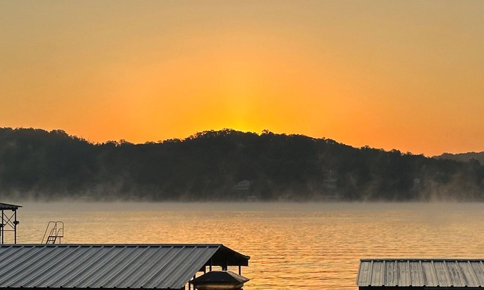 Gibson Point House | Perfect 2 Bedroom Cabin by the Water - Sleeps 6