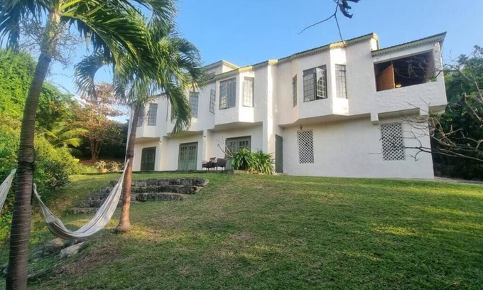 Halcyon Heights House | Large 2-bedroom apartment Excellent Location. Private