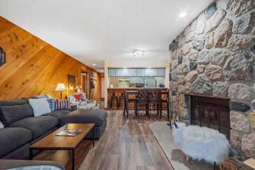 Bellaire House | Inviting 2-Floor Condo with Pool Pass Near Shanty Creek