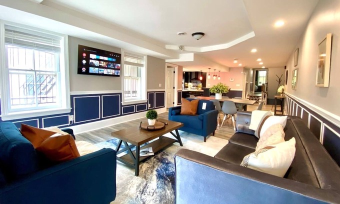 Downtown Wilmington Apartment | Spacious 5 BR Apartment with Kitchen & Family Amenities