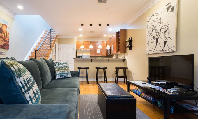 Bloomingdale House | Spacious 2BR Downtown DC Escape with Spa and Breakfast