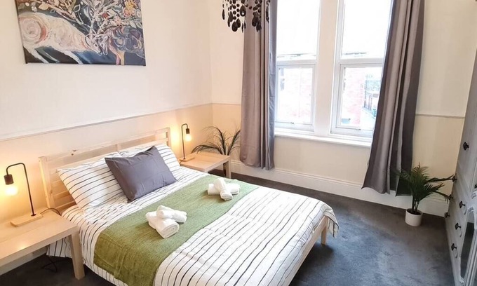 Wallsend Apartment | Spacious 3-Bed Flat with Free Parking for Family Getaways