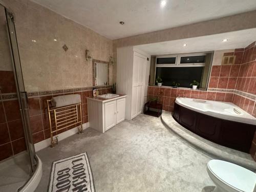 Nottingham Apartment | Family-Friendly 3 Bedroom House with Pet Amenities