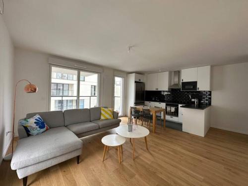 Clichy Apartment | Elegant 3 Bedroom Retreat Just Minutes from City Center