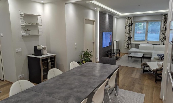 Lantinen District Apartment | Spacious 3-Bedroom Apartment in Leafy Munkkiniemi