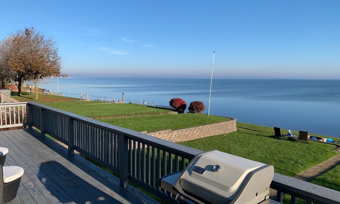 Houghton Lake House | Stunning Lakefront Gem with Breathtaking Views & Spa