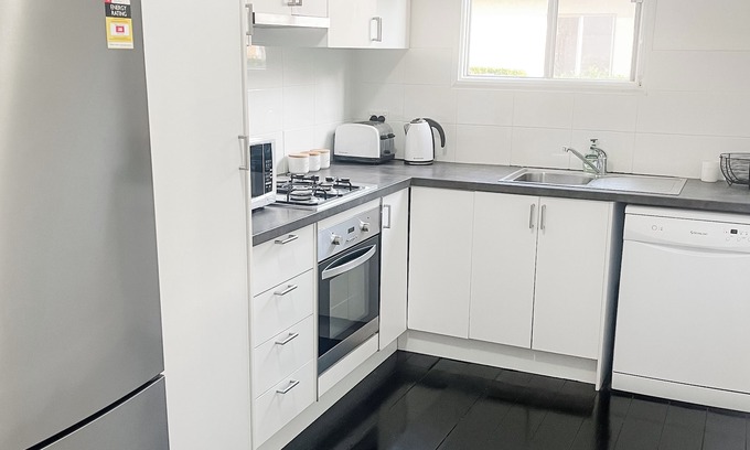 Freshwater House | Large 4 bdrm Freshwater House. WALK TO BEACH. Pet friendly. HUGE YARD