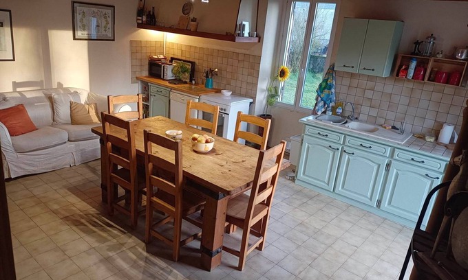 Petit-Bersac House | Spacious 4-Bed House Near River Beach - Pet Friendly Stay
