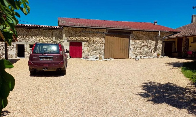 Petit-Bersac House | Spacious 4-Bed House Ideal for Families in the Dordogne